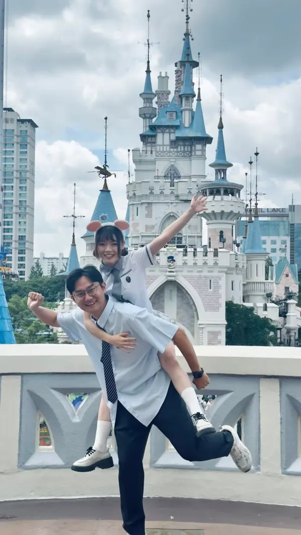 极简纸感艺术书封面